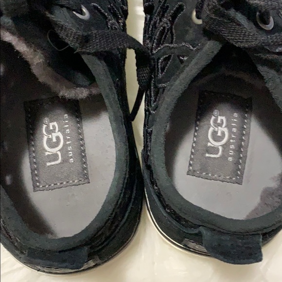 UGG Ladies Shoes - Picture 5 of 13